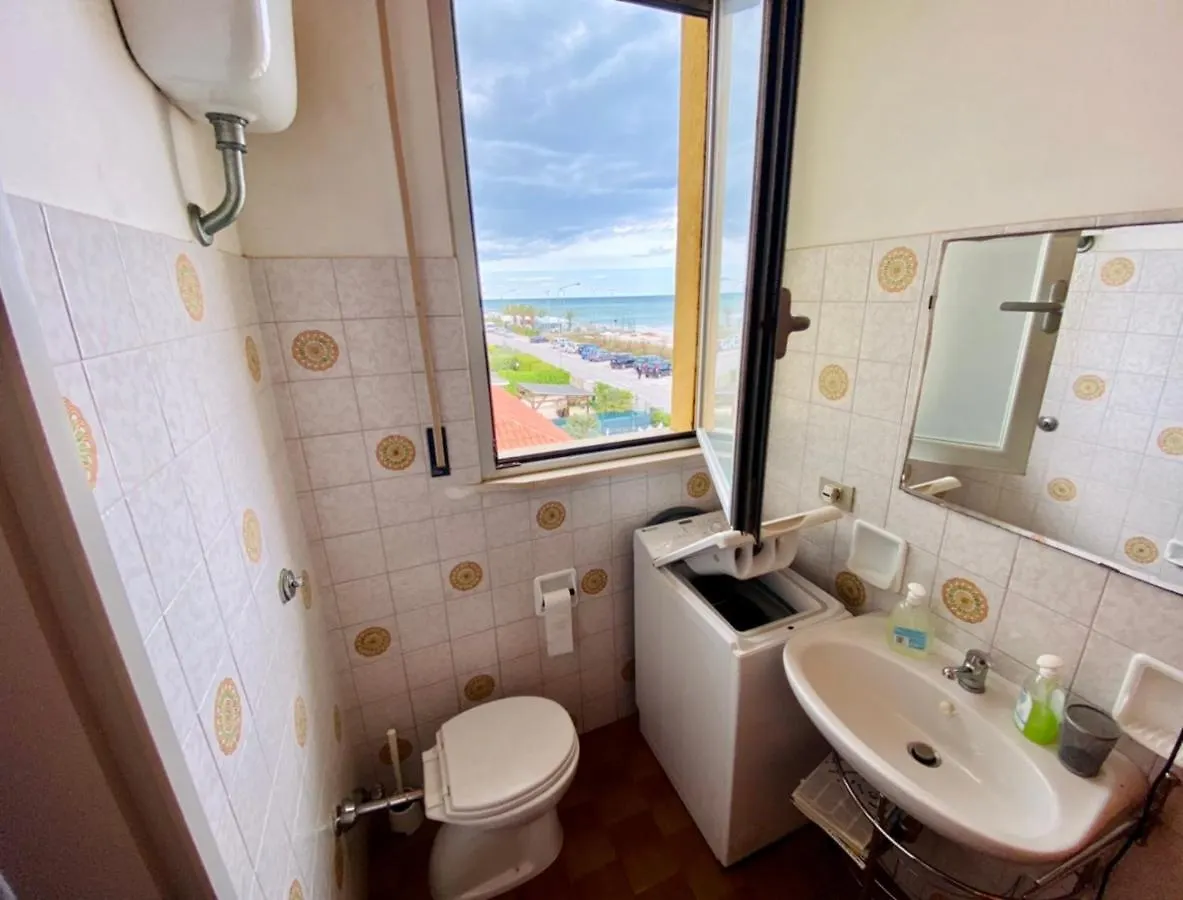 Appartamento Con Terrazzo Fronte Mare Marina di Montemarciano