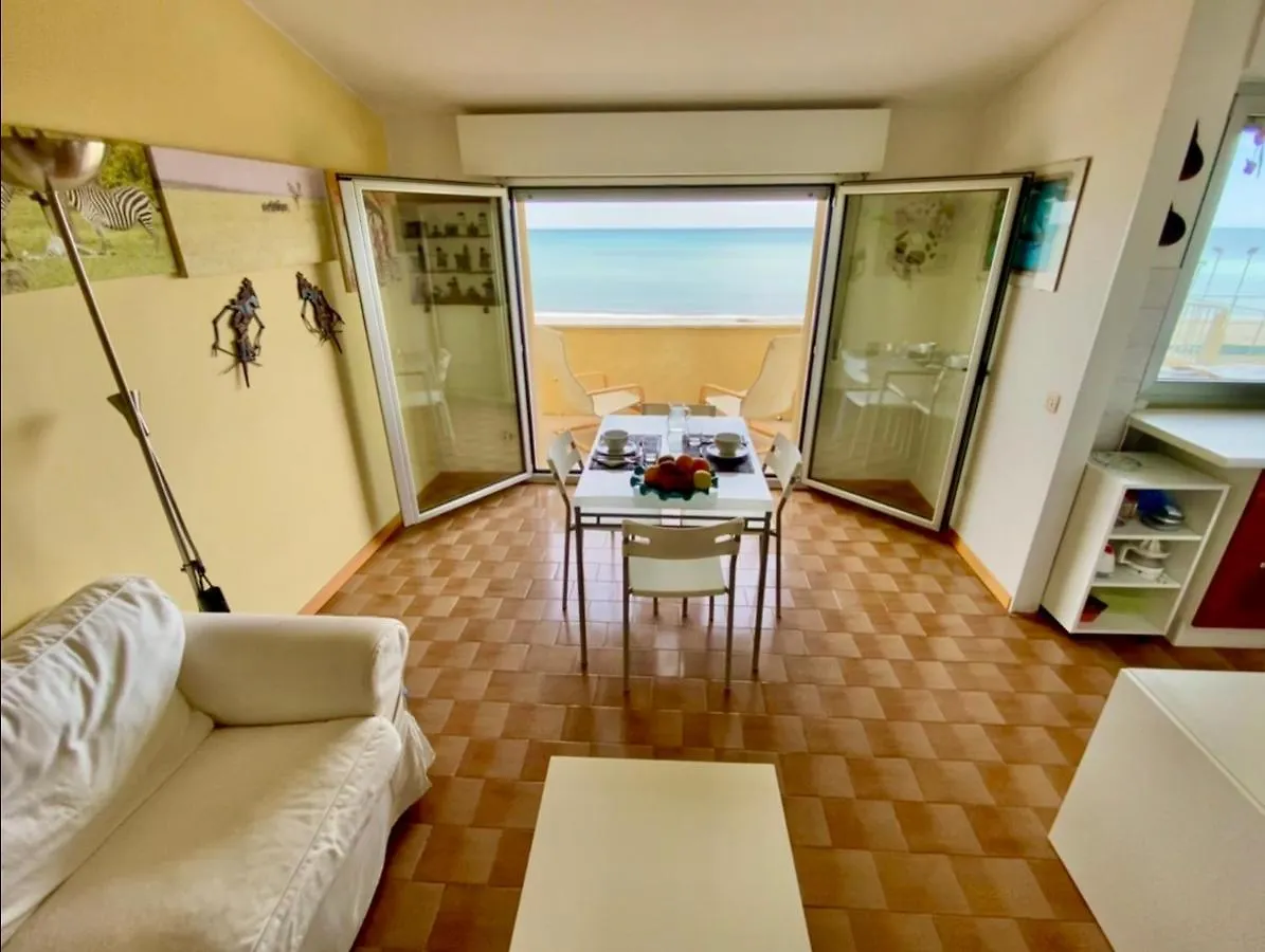 Appartamento Con Terrazzo Fronte Mare Marina di Montemarciano