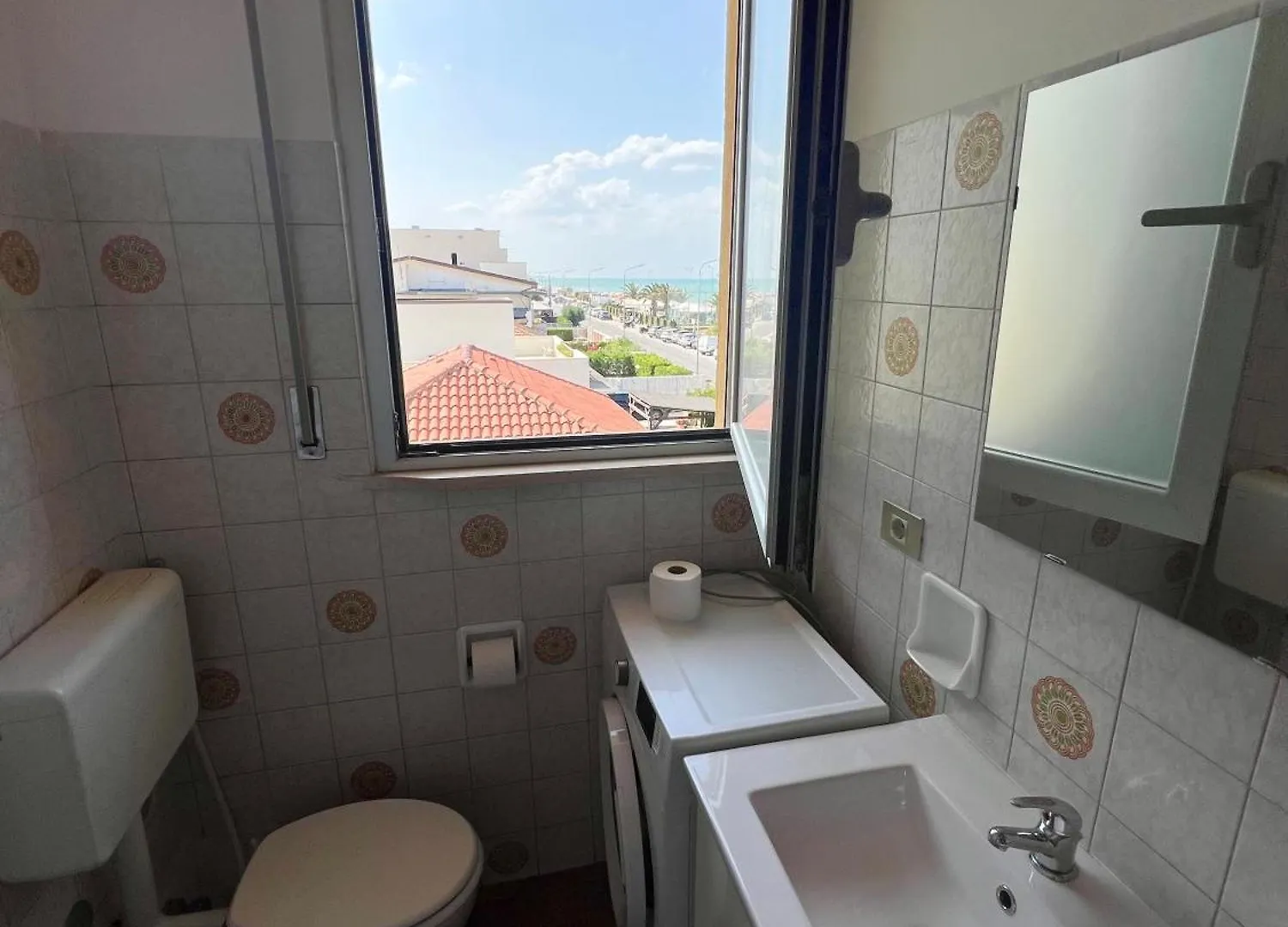 Apartment Appartamento Con Terrazzo Fronte Mare Marina di Montemarciano Italy