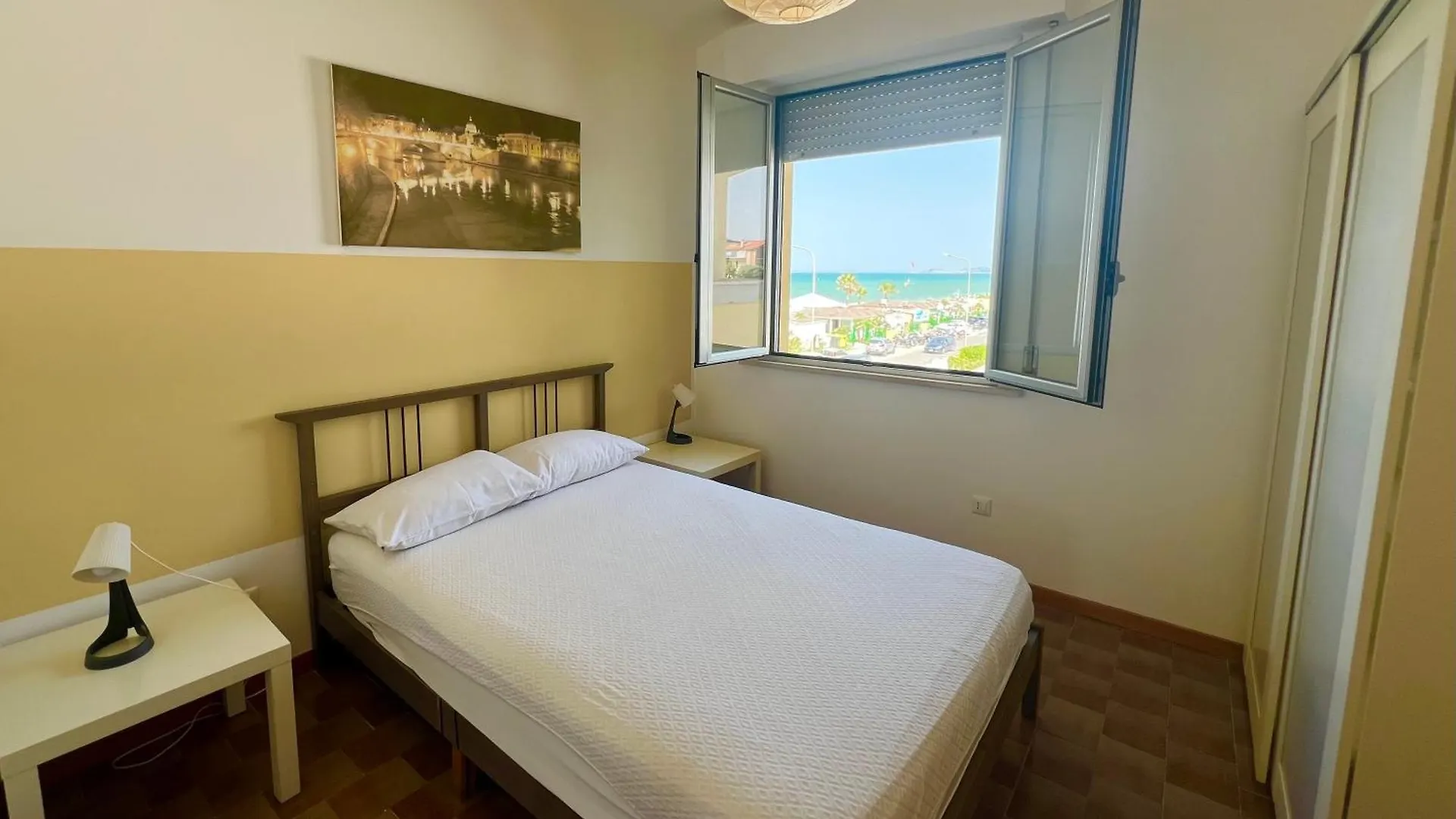 Appartamento Con Terrazzo Fronte Mare Marina di Montemarciano 0*,  Italy