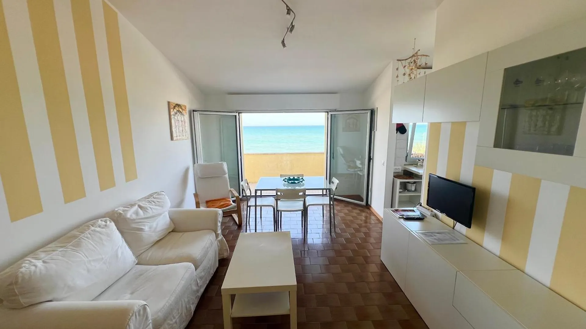 Appartamento Con Terrazzo Fronte Mare Marina di Montemarciano Italy