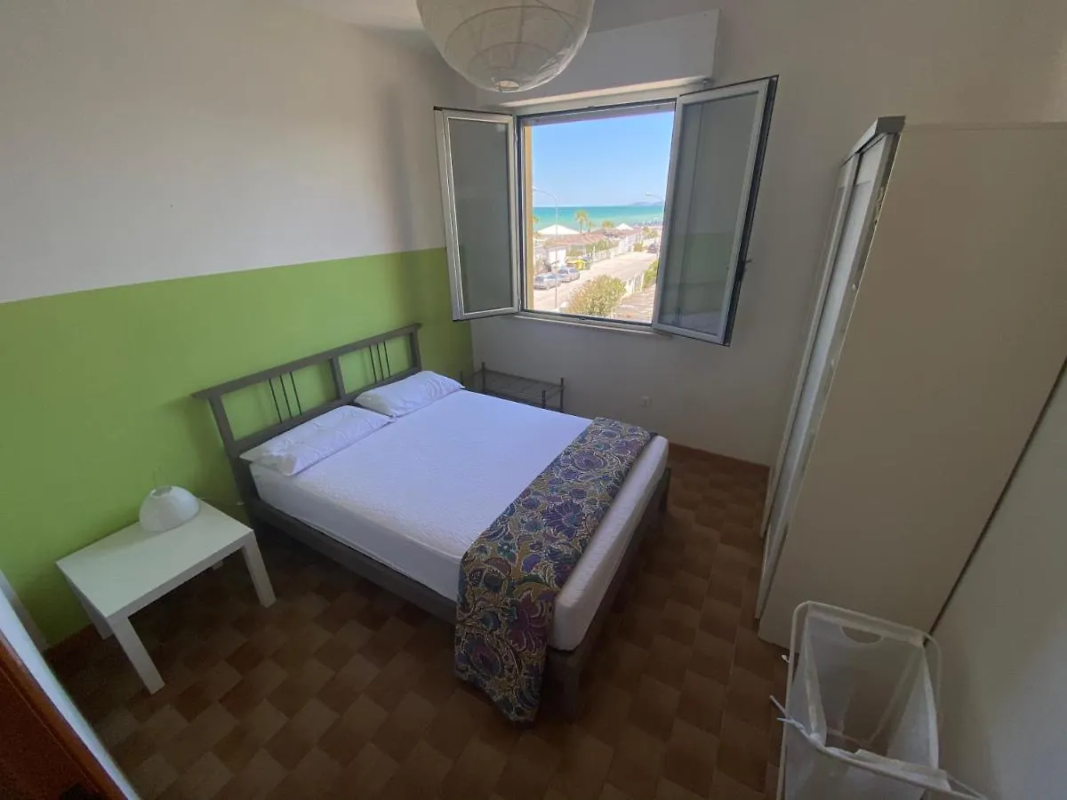 Apartment Appartamento Con Terrazzo Fronte Mare Marina di Montemarciano Italy